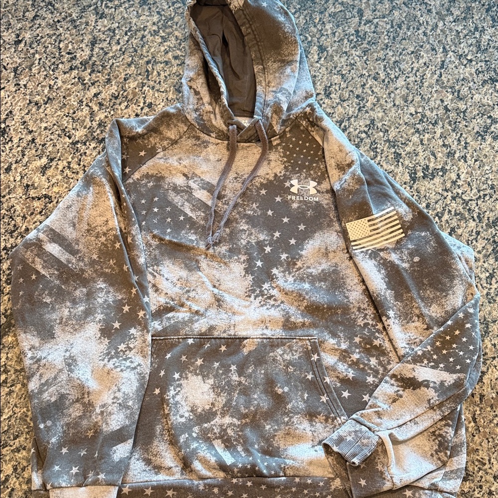Under Armour Men’s XL Freedom Gray Star Hoodie